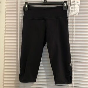 lululemon black cropped leggings!